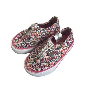 U.S. Sports Girls Floral Flats. Size: 5 Toddler- Multicolor. Good Condition.
